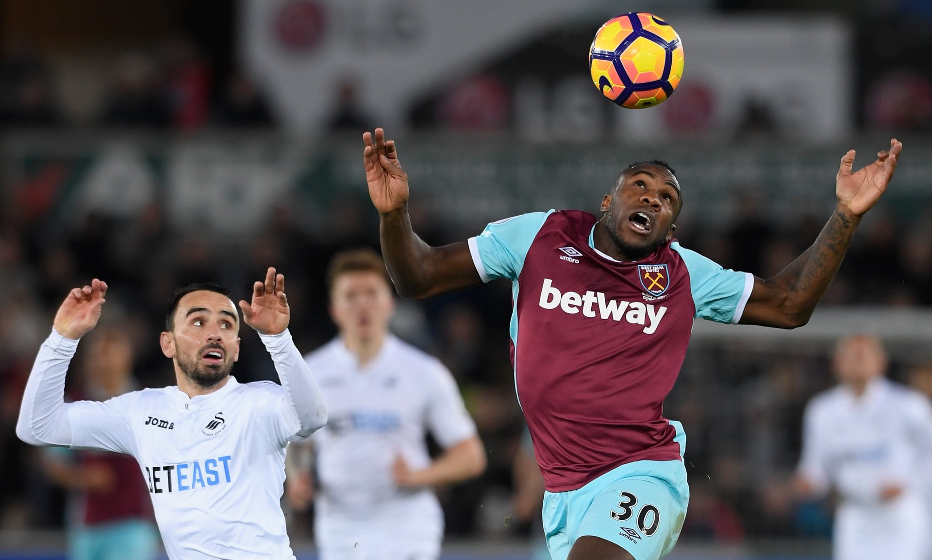 更提高了他 更提高了他